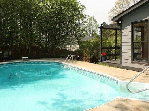 4th image of 609 Wentworth Dr NW