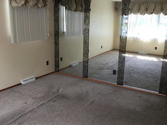 4th image of 136 Maple Pkwy