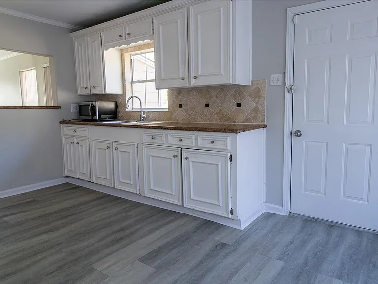 218 E Hunnicutt St — Photo 3