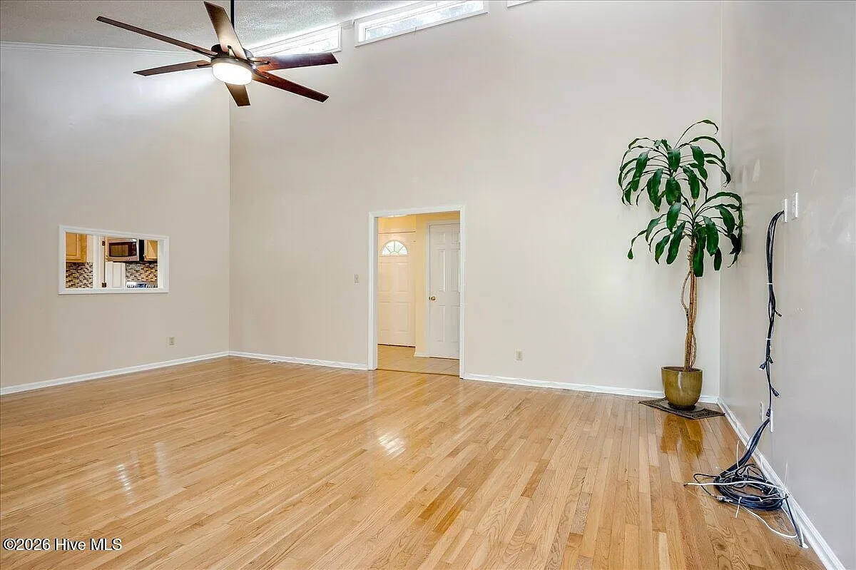 3 bed, 2.5 bath, 1826 sqft, $1,850 — Photo 4