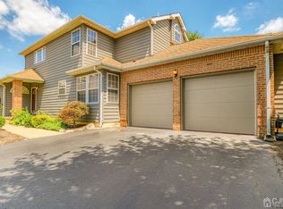 8 Sawgrass Ct, Monroe Township, NJ 08831