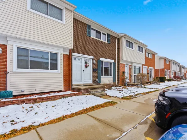 8207 Dartmouth Dr, Warren, MI 48093