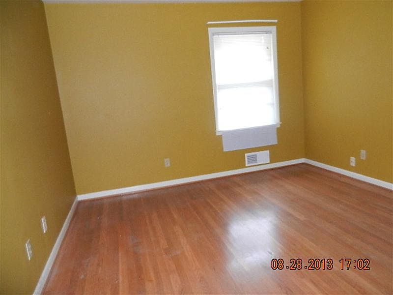 2nd image of 1134 Clydedale Dr
