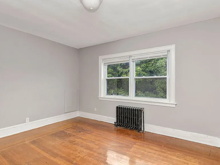 Historical Apartments l Oak St — Photo 28