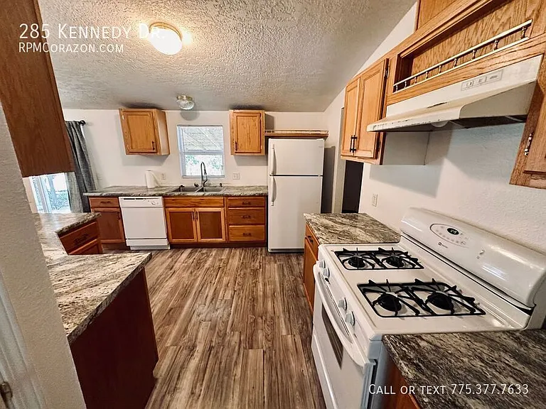 285 Kennedy Dr — Photo 6