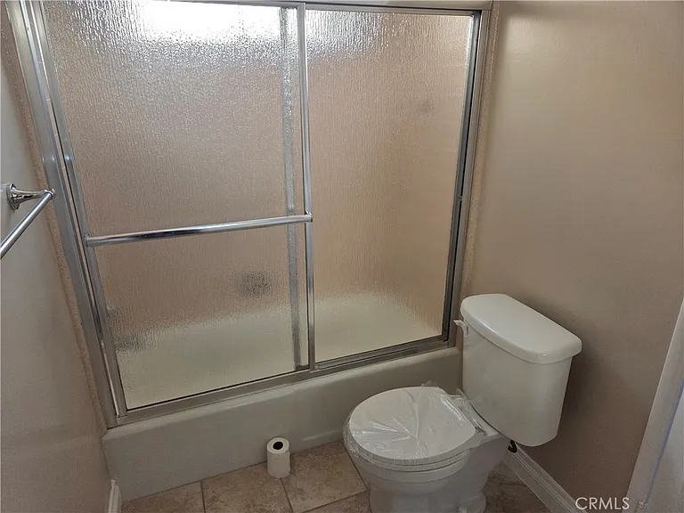 15219 Wyandotte St — Photo 13