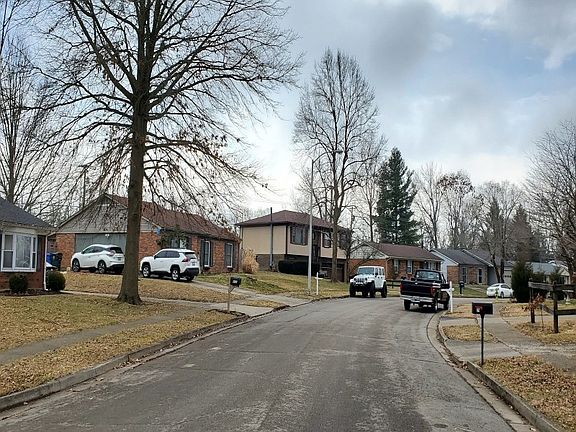 4th image of 613 Elk Lake Dr