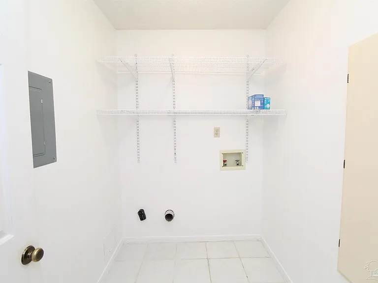8154 Treetop Ln — Photo 13