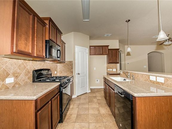 4th image of 102 Wilson Ct