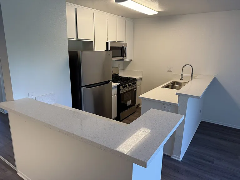 14543 Burbank Blvd — Photo 31
