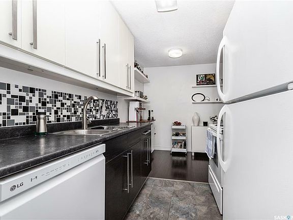 3rd image of 833 B Ave N #14