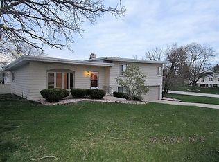 8230 W 85th St, Hickory Hills, IL