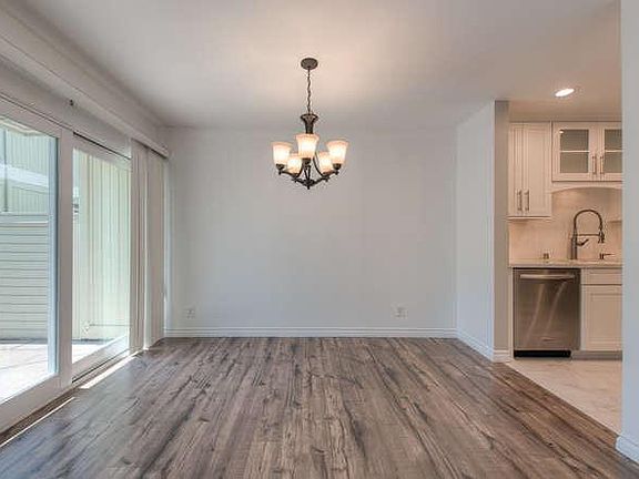 3rd image of 22119 Burbank Blvd Unit 3