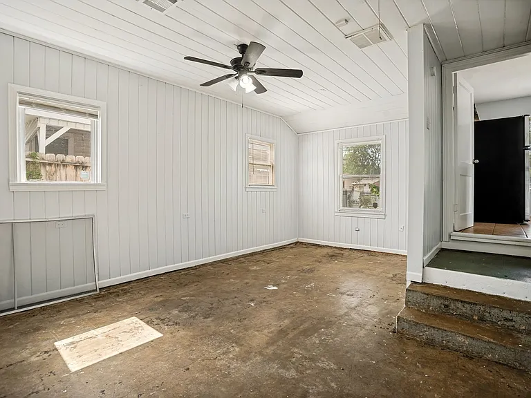 2514 Waverly Ave — Photo 13