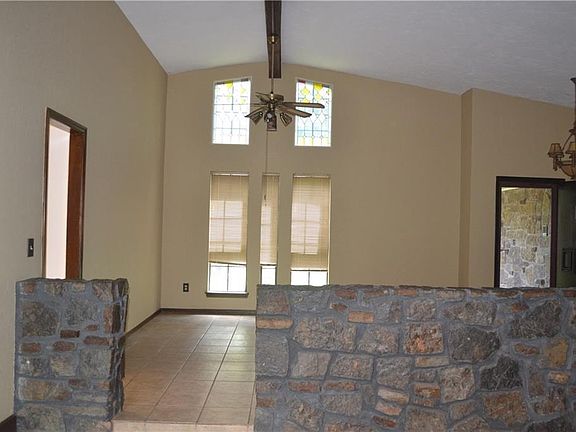 2nd image of 1821 Chaparral Ln