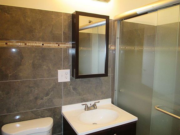 4th image of 5023 N Troy St #1