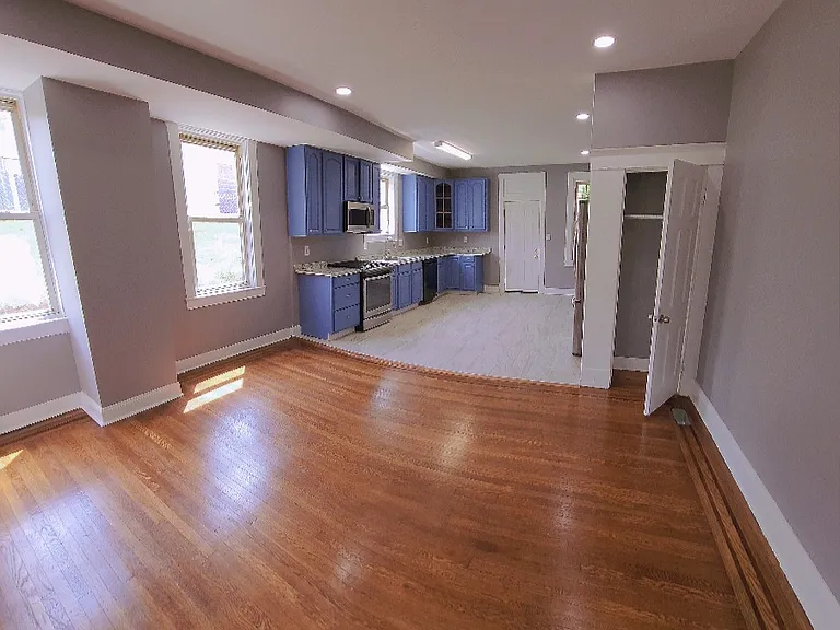 1347 Homestead St — Photo 4