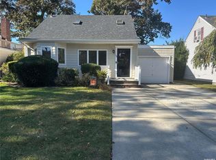 68 Edgeworth St, Valley Stream, NY 11581