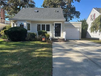 68 Edgeworth Street, Valley Stream, NY, 11581