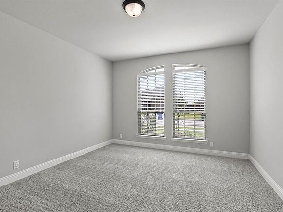 5th image of 4623 Amesbury Ln