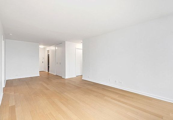 4th image of 124 W 60th St APT 33N