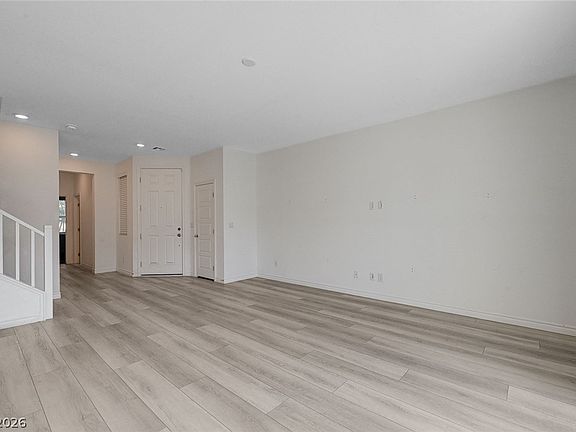 3rd image of 2975 Overlook Brook St