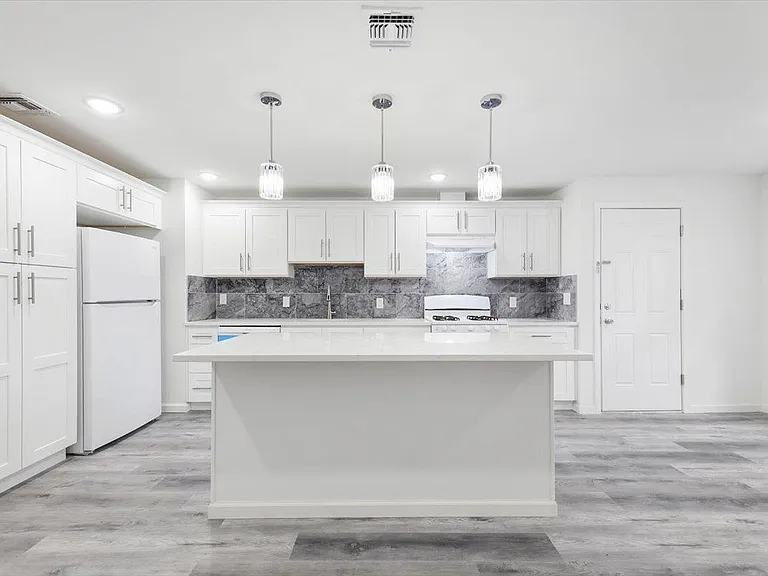 34 Fulton Ave #3 — Photo 2