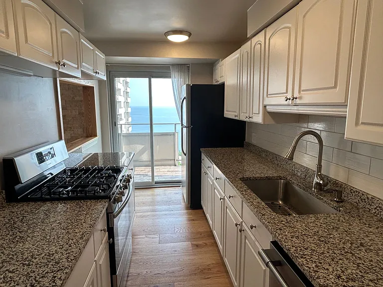 Lake Ave — Photo 10