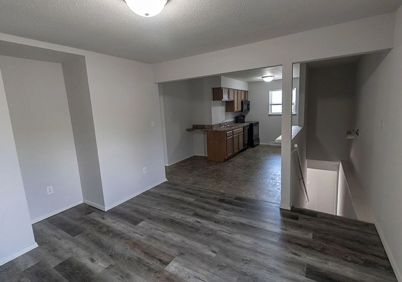Stonegate Complex -- Fully Furnished and Utilities Included! — Photo 3