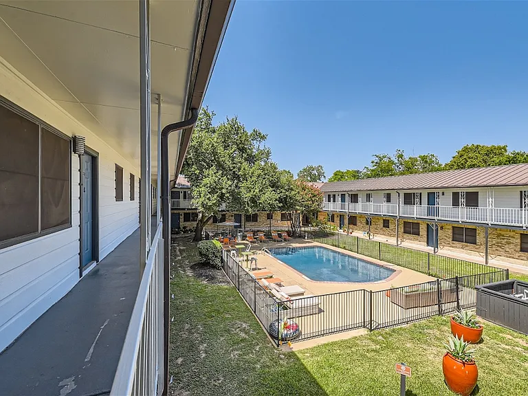 Shoal Creek North — Photo 16