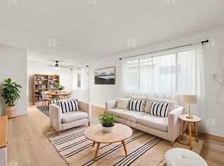18657 Collins St APT 12A, Tarzana, CA 91356