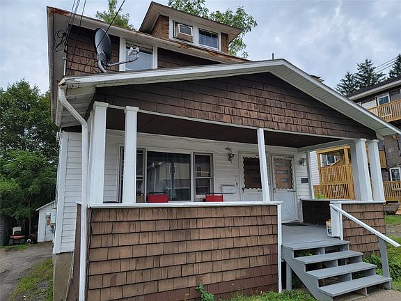 2nd image of 233 Willow St