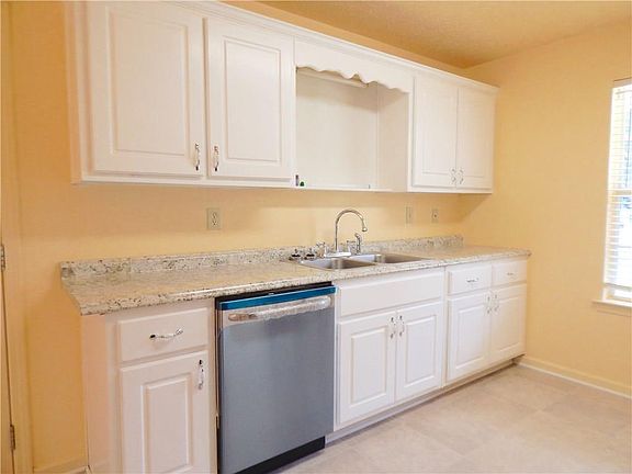 3rd image of 207 Pebble Creek Dr