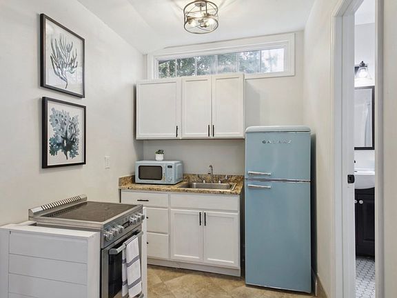 5th image of 17 Bryan Wood Cir #B