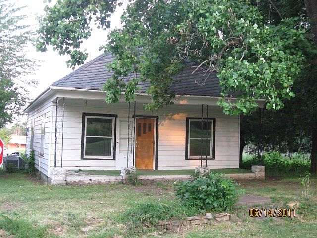 1st image of 302 S Lincoln St