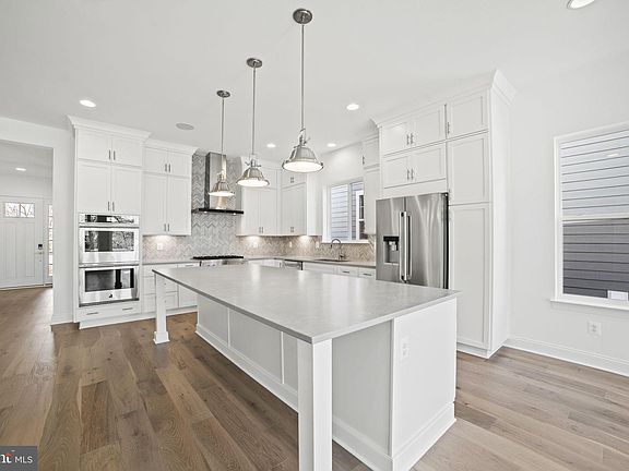 4th image of 228 Milkweed Dr