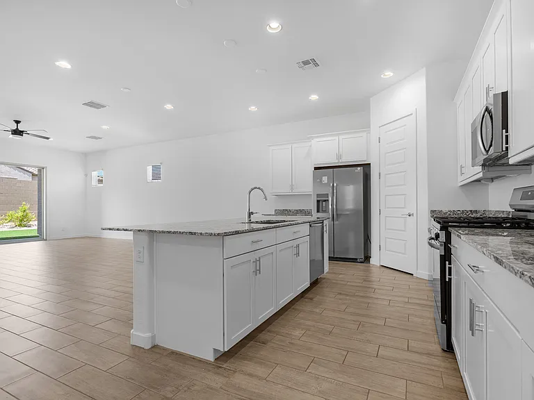 20132 W Catalina Dr — Photo 7