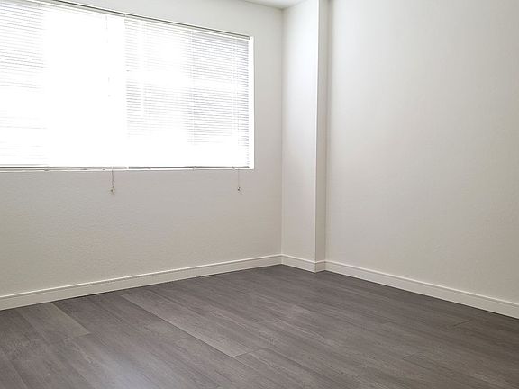 4th image of 309 5th Ave APT 1