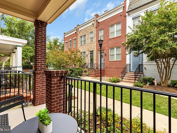 4th image of 3059 Chancellors Way NE