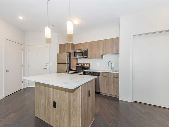 5th image of 361 Newark Ave #306