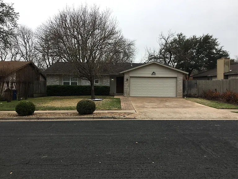 2915 Bushnell Dr — Photo 1