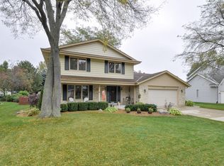 1648 Secretariat Ln, Racine, WI 53402