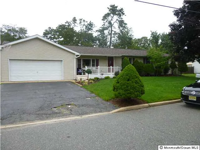 12 Castle Ave photo 1
