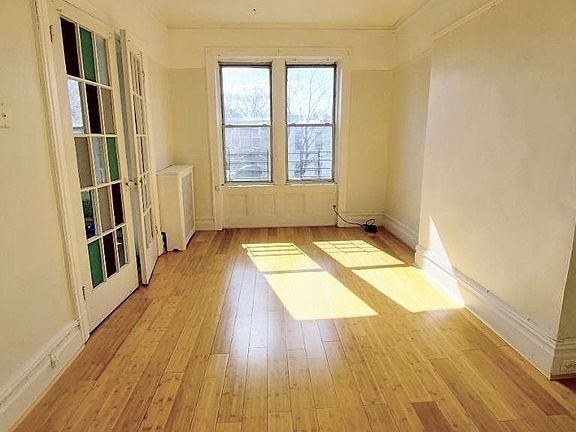 4th image of 528 47th St #2