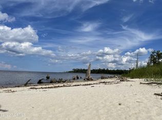 287 Garbacon Dr, Beaufort, NC 28516