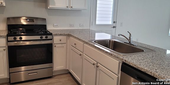 4th image of 4443 Glades Way