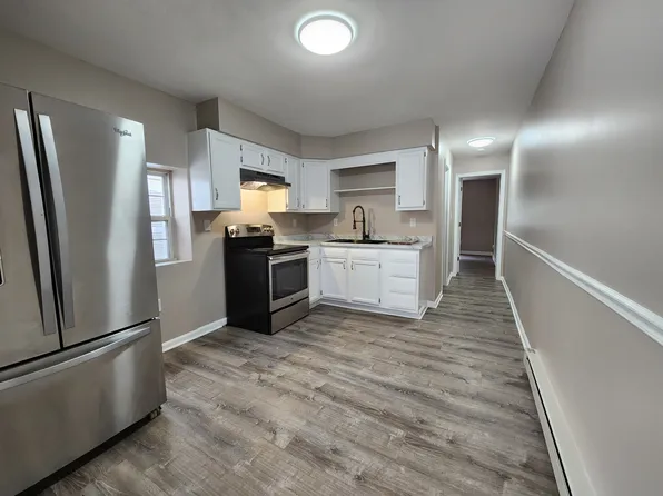 407 E North St, Charles Town, WV 25414