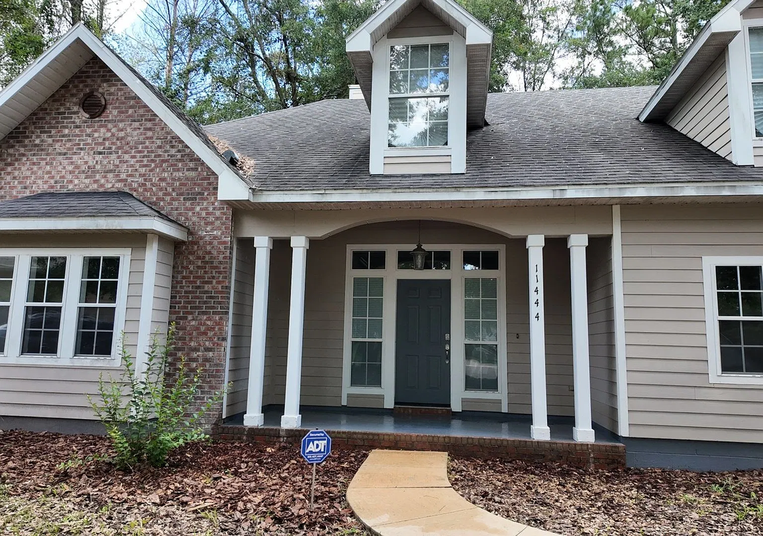 Totally Interior Renovated 5br House In Gainesville — Photo 1