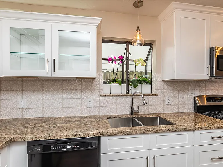 1611 Oakdale St — Photo 14