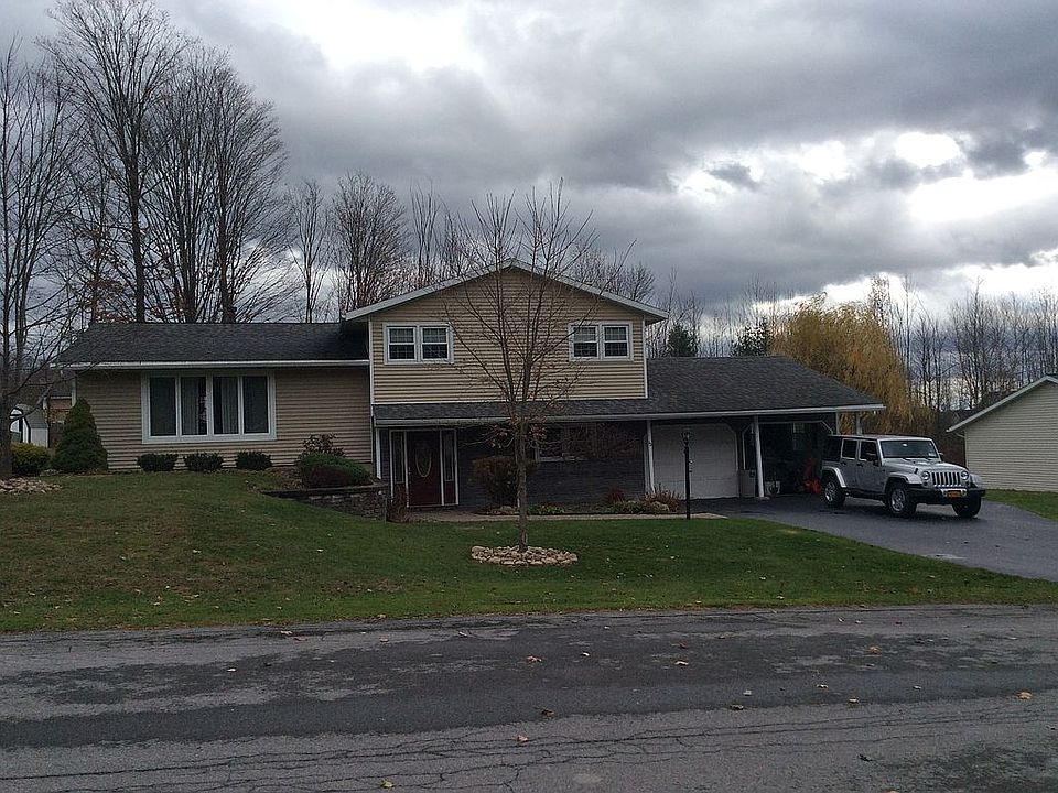 1st image of 12 Chateau Dr